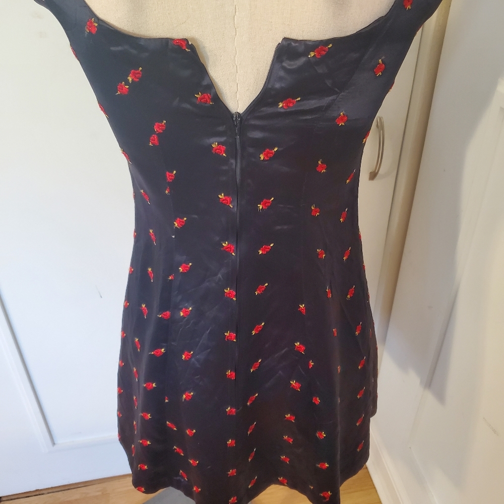 ❤SOLD❤Vintage betsey johnson Satin Rosebud embroidery mini Black dress - Picture 5 of 11